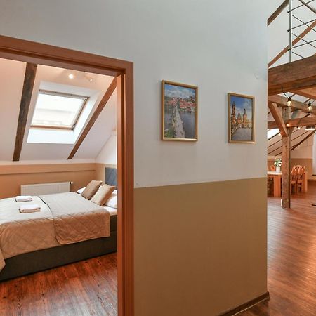 Amazing Charles Bridge Apartment Praga Esterno foto