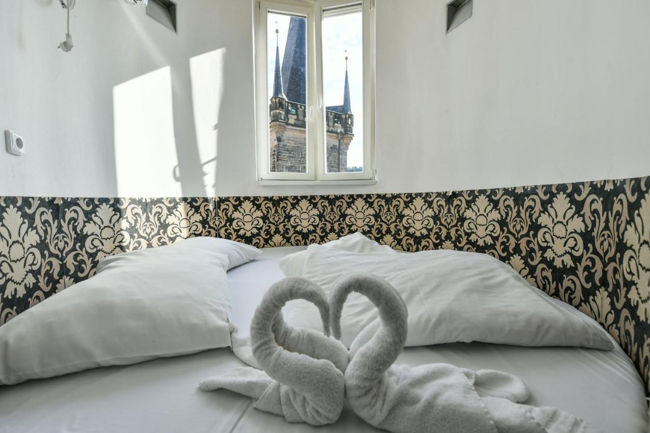 Amazing Charles Bridge Apartment Praga Esterno foto