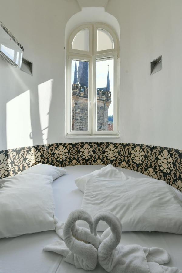 Amazing Charles Bridge Apartment Praga Esterno foto