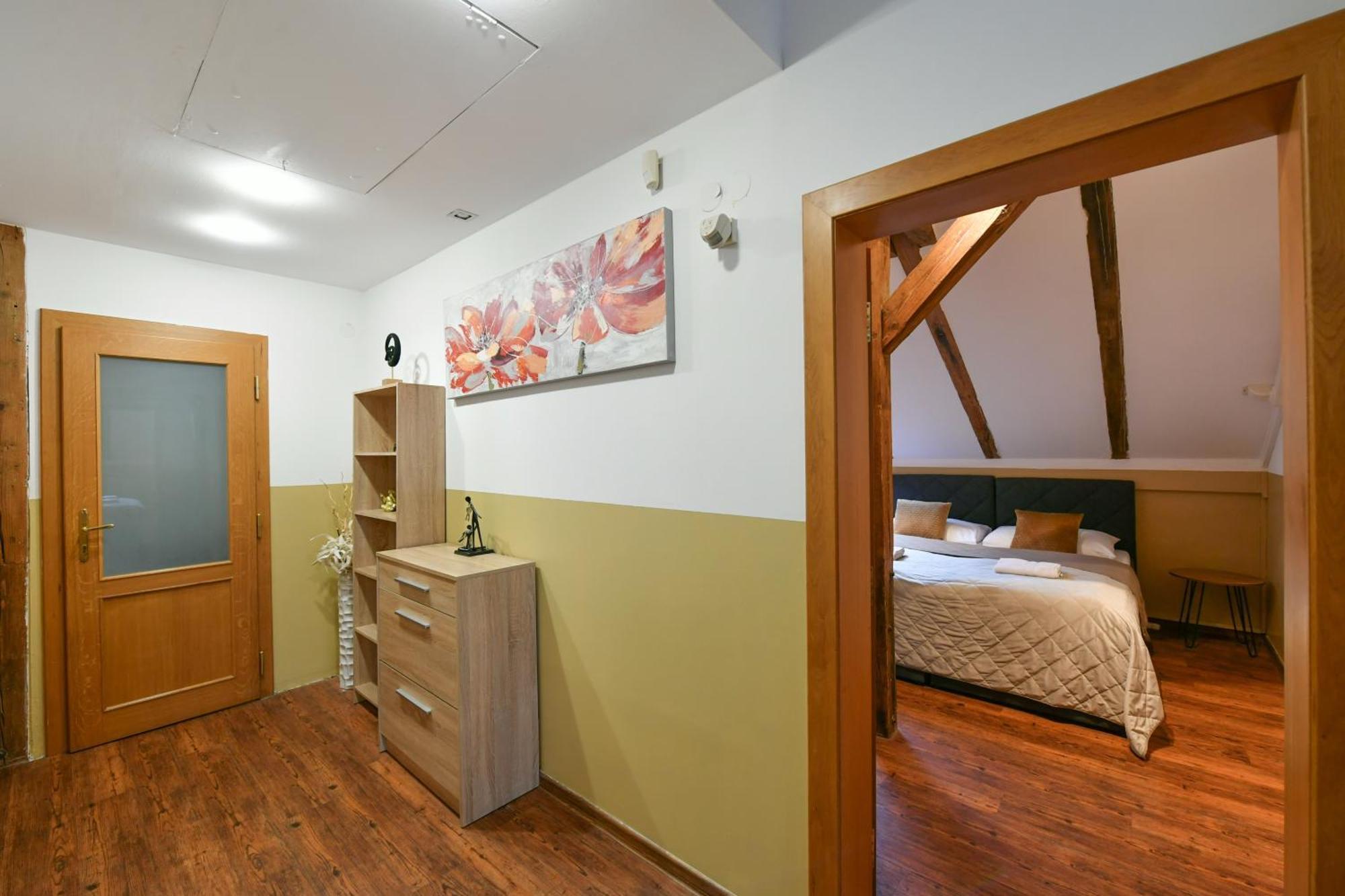Amazing Charles Bridge Apartment Praga Esterno foto