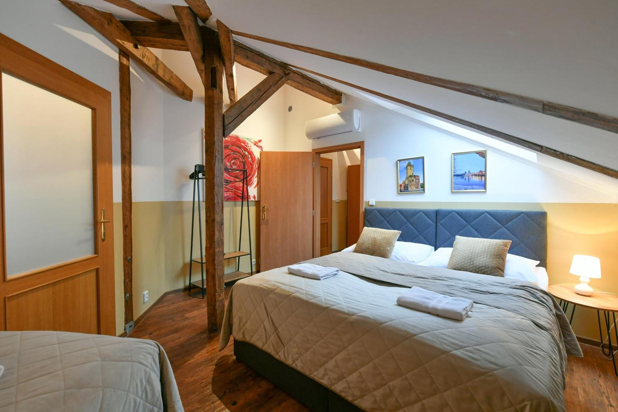 Amazing Charles Bridge Apartment Praga Esterno foto