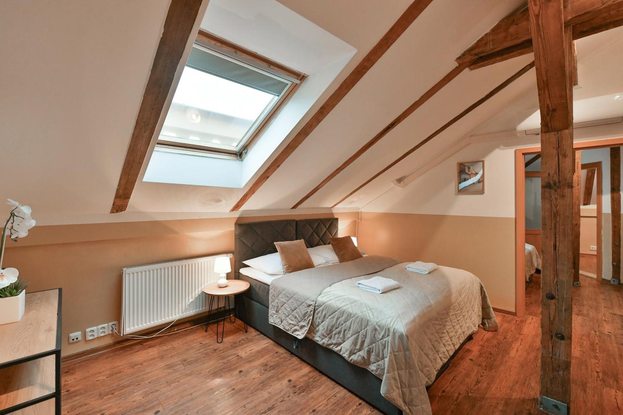 Amazing Charles Bridge Apartment Praga Esterno foto