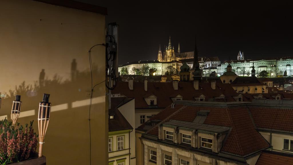 Amazing Charles Bridge Apartment Praga Camera foto