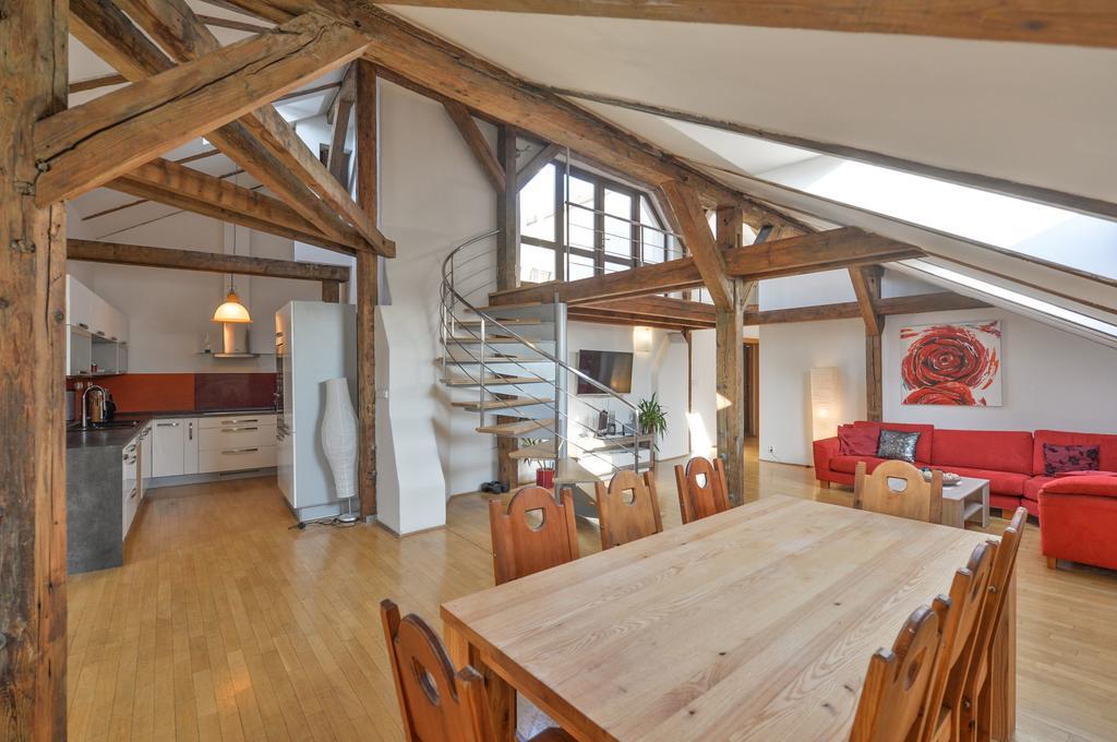 Amazing Charles Bridge Apartment Praga Esterno foto